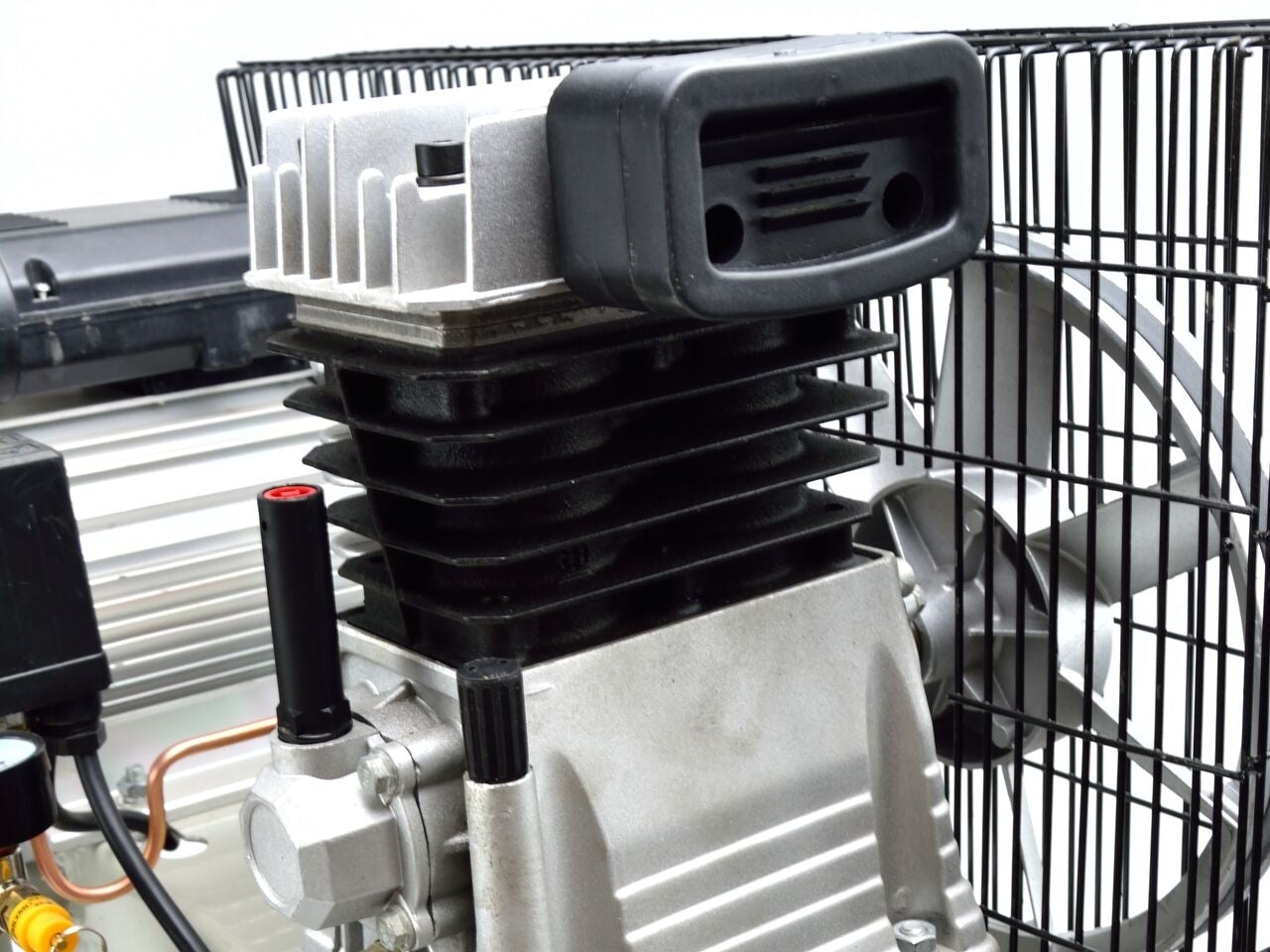 Compresor 100L vertical, 2cp, 390l/min, 8bar, GEKO G80304
